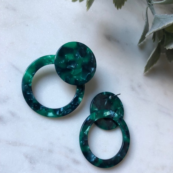 The Alexandra - Emerald Resin Earrings - Picture 2 of 3